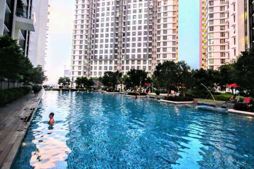 Lovely 3-Bedroom Serviced Apartment @ Cyberjaya Exterior foto